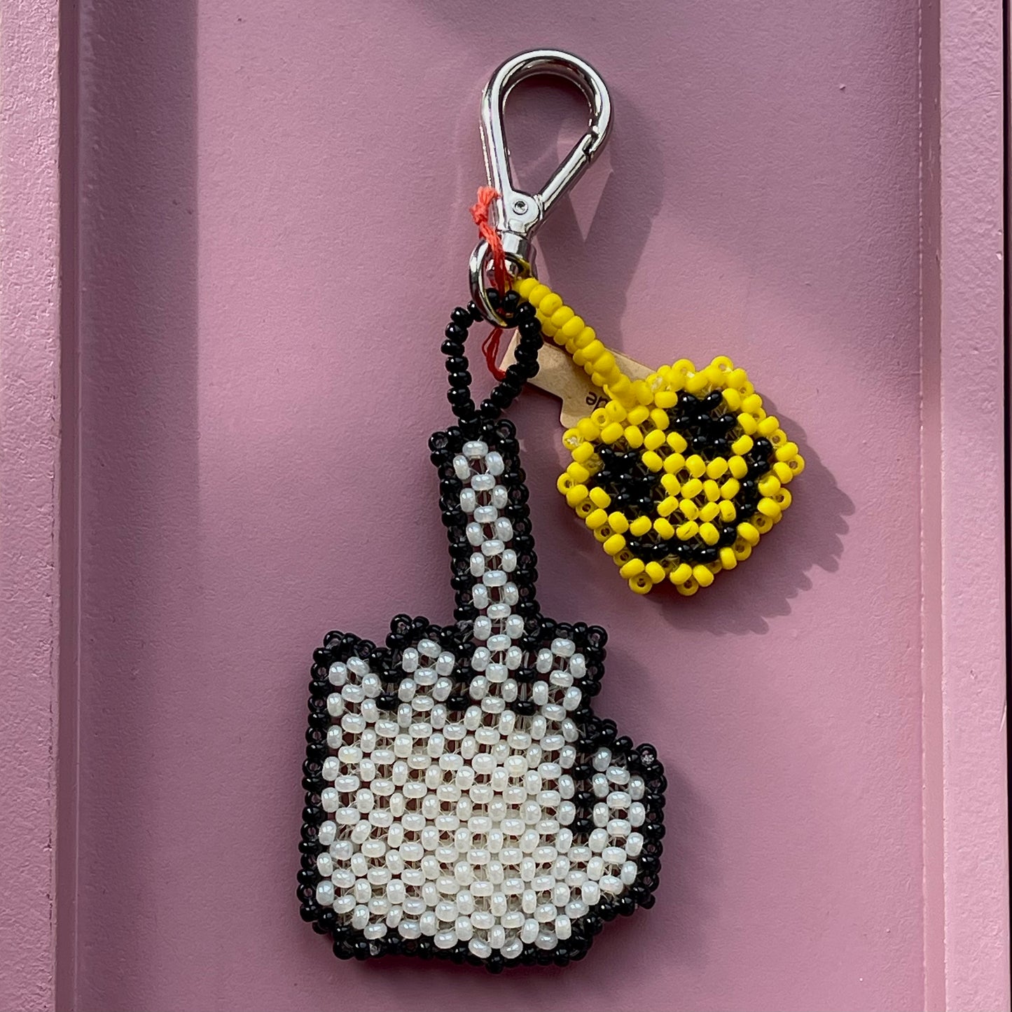 Keychain F & Smile Emoji